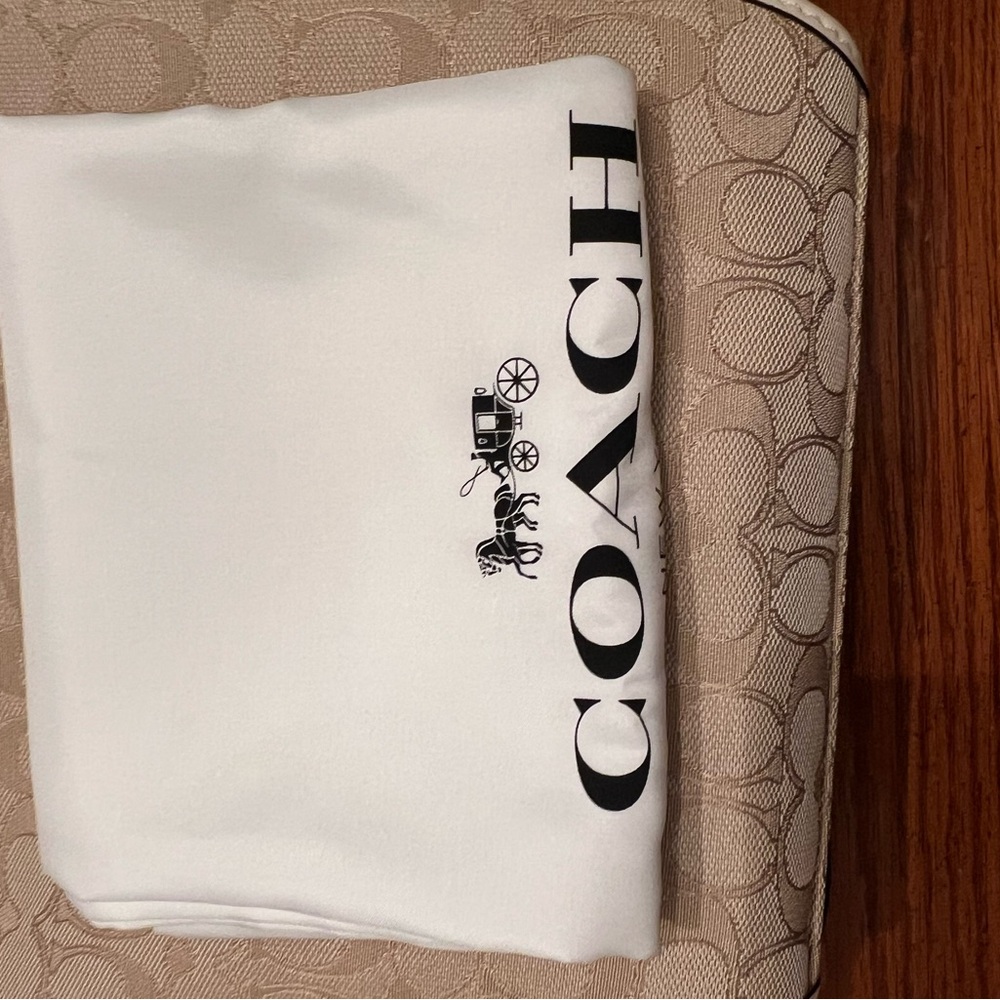 COACH NWT Signature Small Dufflette - Picture 6 of 12